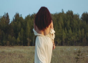 Finnish singer-songwriter Julye Blom standing facing away